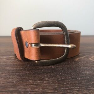 Justin leather belt, never worn, Size 42, Made in the USA, Top Grain Leather